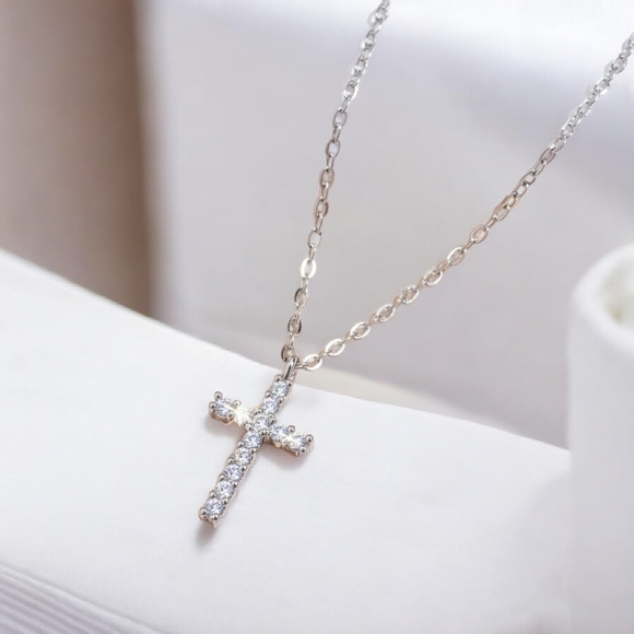 Elegant Silver And Zirconia Cross Pendant Necklace - Picture 2 of 7